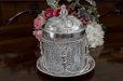 画像1: シルバープレート製　ハンドカットクリスタルグラス　薔薇とお花のふた飾り　ワイヤーワークビスケットバレル (1)