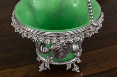 画像2: シルバープレート　グリーンミルクグラス お花のフリルの縁飾り  梨と葉の鋳金細工 シュガーバスケット　 (2)