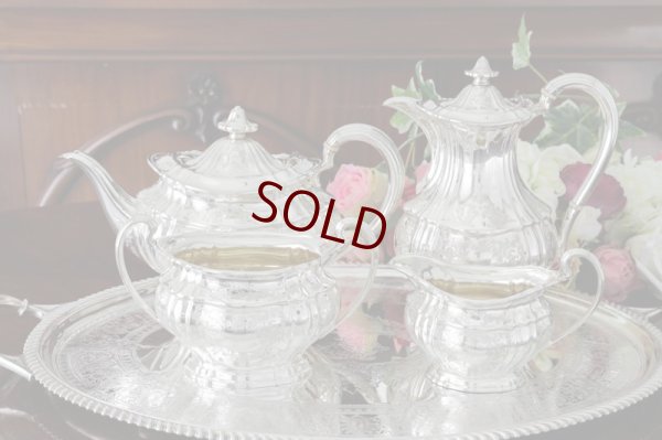 画像1: シルバープレート製　1901年　Atkin Bros ハンドエングレーブメント お花とスクロール小さめ　ティーコーヒー4点セット