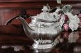 画像4: シルバープレート製　1901年　Atkin Bros ハンドエングレーブメント お花とスクロール小さめ　ティーコーヒー4点セット