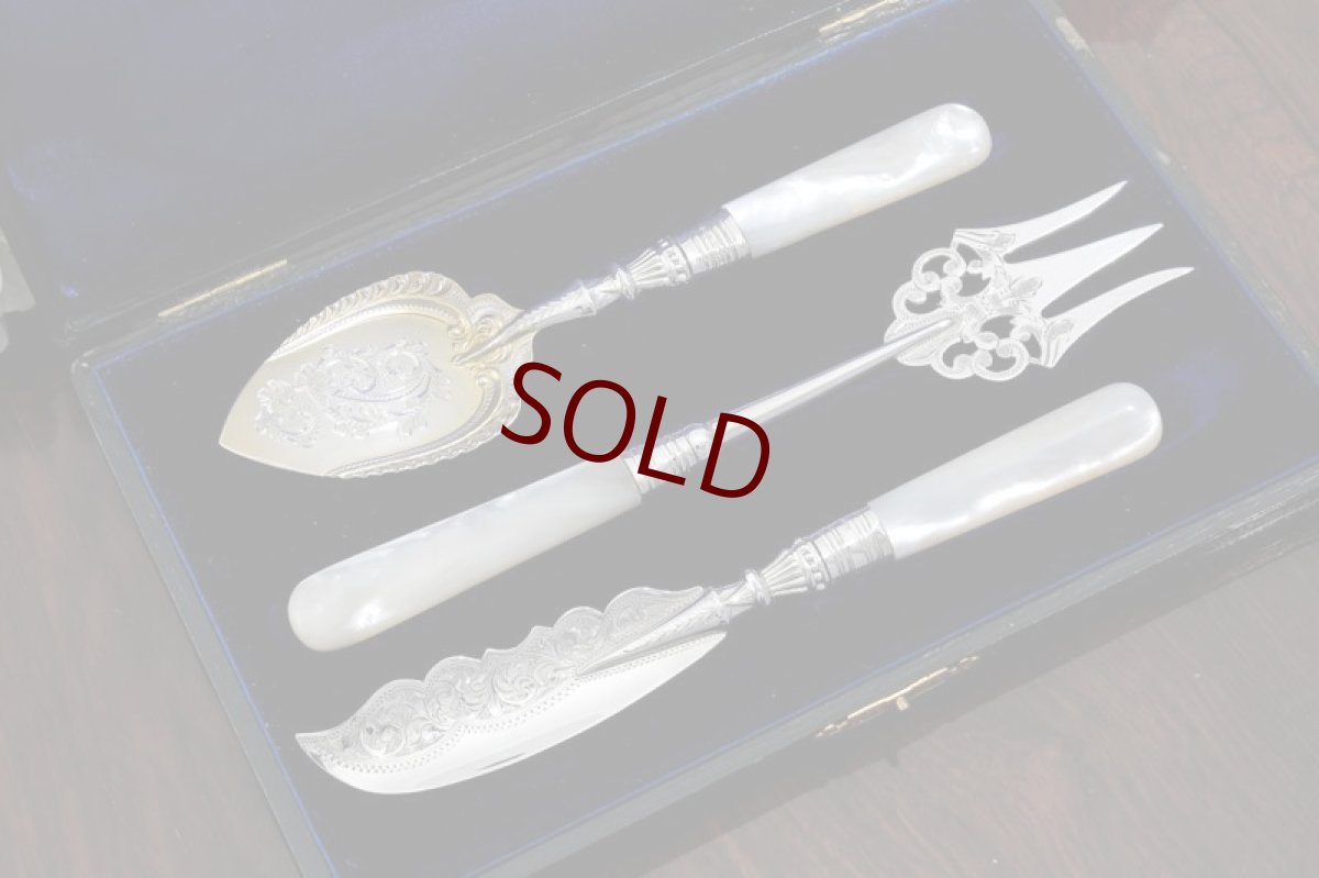 画像1: 純銀製（925）　白蝶貝ハンドル　ジャムスプーン、バターナイフ、トーストフォークセット (1)