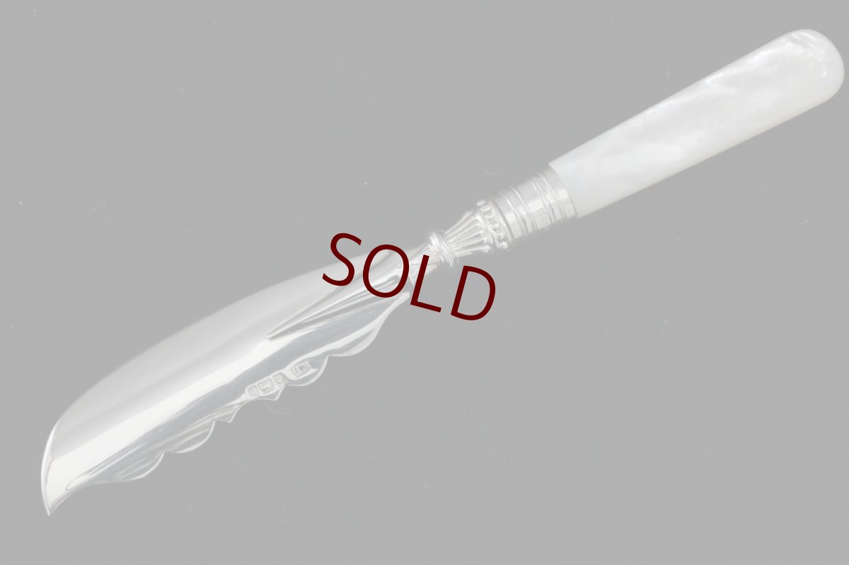 画像4: 純銀製（925）　白蝶貝ハンドル　ジャムスプーン、バターナイフ、トーストフォークセット (4)