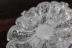 画像4: シルバープレート製 ヴィクトリア時代後期　ハンドチェイシング、透かし細工　ダブルディッシュ (4)