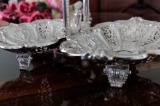 画像7: シルバープレート製 ヴィクトリア時代後期　ハンドチェイシング、透かし細工　ダブルディッシュ (7)