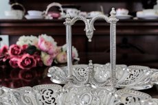 画像6: シルバープレート製 ヴィクトリア時代後期　ハンドチェイシング、透かし細工　ダブルディッシュ (6)