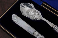 画像5: シルバープレート製　ヴィクトリアン 白蝶貝ハンドル　手彫り　美装飾　ジャムスプーンセット (5)