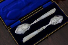 画像3: シルバープレート製　ヴィクトリアン 白蝶貝ハンドル　手彫り　美装飾　ジャムスプーンセット (3)