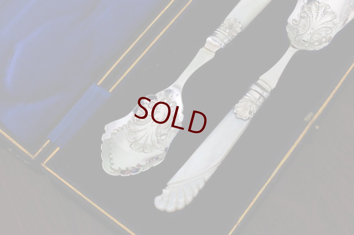 画像4: シルバープレート製　ヴィクトリアン 白蝶貝ハンドル　手彫り　美装飾　ジャムスプーンセット (4)