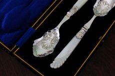 画像4: シルバープレート製　ヴィクトリアン 白蝶貝ハンドル　手彫り　美装飾　ジャムスプーンセット (4)