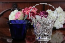 画像4: シルバープレート製　1858年製作　Elkington ワイヤーワーク　ブルーグラスシュガーバスケット (4)