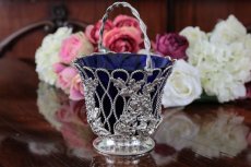 画像2: シルバープレート製　1858年製作　Elkington ワイヤーワーク　ブルーグラスシュガーバスケット (2)