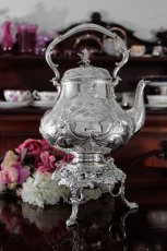 画像2: シルバープレート製　ヴィクトリア時代後期 ヴィクトリアンロココ　ティーケトル＆スタンド (2)