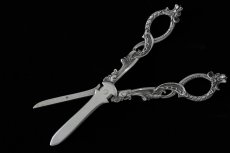 画像4: 純銀製（925）　1898年Walker & Hall ロココ装飾が見事なグレープシザース (4)