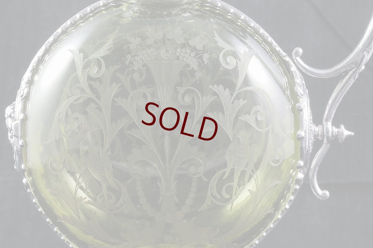 画像8: シルバープレート製　特級　ヴィクトリア時代後期　ハンドエッチング　グリーンクリスタルグラス　クラレットジャグ (8)