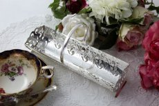 画像4: シルバープレート製　ヴィンテージ　打ち出し彫刻と透かし細工　ビスケットトレイ (4)