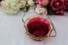 画像2: シルバープレート製　お花のハンドル　フリル付きクランベリー＆イエローグラス　シュガーバスケット (2)