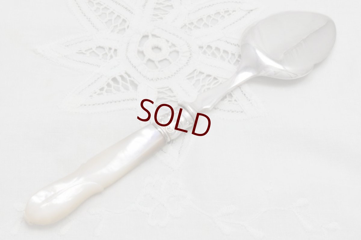 画像3: シルバープレート製　1900年前後　白蝶貝ハンドル　お花の彫刻　ジャムスプーン (3)