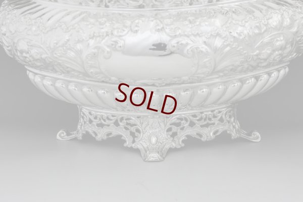 画像2: 純銀製（925）1903年　特級品　手彫り打ち出し彫刻、手作業の鋳金透かし細工　貴族の館の花入れ