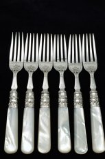 画像5: シルバープレート製　1897年 美手彫り　白蝶貝ハンドル　デザートカトラリー6組セット (5)