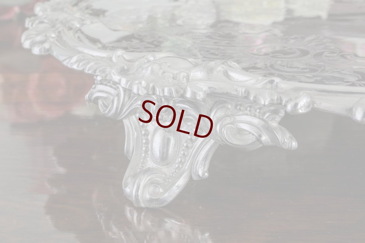 画像4: シルバープレート　ヴィクトリア時代　ハンドチェイシング　31cm　サルヴァ  (4)