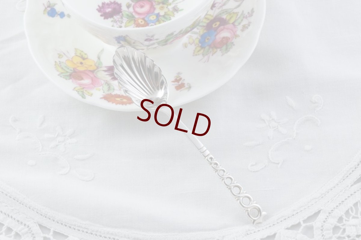 画像7: 純銀製（９２５）1891年 Atkin Brothers シェル型透かし細工ティースプーン＆シュガートングセット (7)