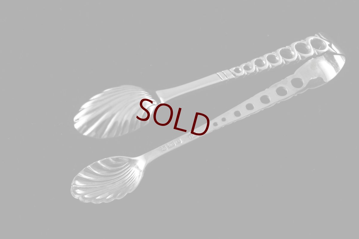 画像11: 純銀製（９２５）1891年 Atkin Brothers シェル型透かし細工ティースプーン＆シュガートングセット (11)