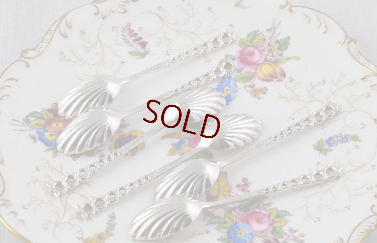 画像5: 純銀製（９２５）1891年 Atkin Brothers シェル型透かし細工ティースプーン＆シュガートングセット (5)