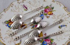 画像5: 純銀製（９２５）1891年 Atkin Brothers シェル型透かし細工ティースプーン＆シュガートングセット (5)