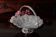 画像1: シルバープレート　ヴィクトリア時代　ヴィクトリアンロココ　ロカイユ装飾ボーダー　ケーキバスケット (1)