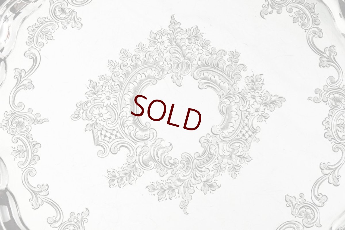 画像2: シルバープレート製　ヴィクトリア時代後期　お花とスクロールハンドエングレービング サルヴァ (2)