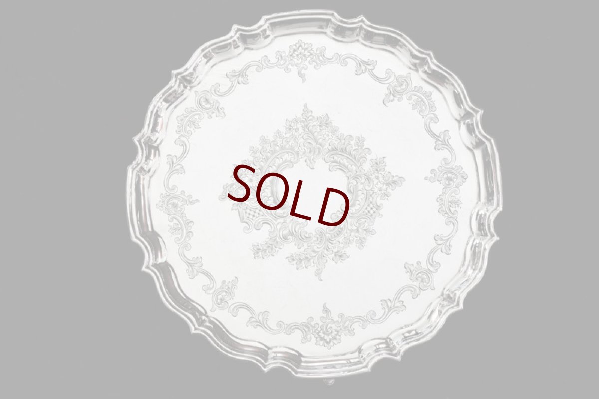 画像1: シルバープレート製　ヴィクトリア時代後期　お花とスクロールハンドエングレービング サルヴァ (1)