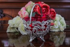 画像3: 1900年前後　ひな鳥たちに餌をやる親鳥のモチーフ　透かし細工 クランベリーグラス　シュガーバスケット  (3)