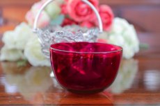 画像7: 1900年前後　ひな鳥たちに餌をやる親鳥のモチーフ　透かし細工 クランベリーグラス　シュガーバスケット  (7)