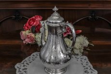 画像2: シルバープレート　ヴィクトリア時代後期　スクロールのハンドエングレービング　コーヒーポット (2)