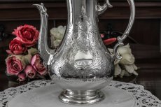 画像6: シルバープレート　ヴィクトリア時代後期　スクロールのハンドエングレービング　コーヒーポット (6)