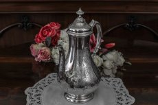 画像3: シルバープレート　ヴィクトリア時代後期　スクロールのハンドエングレービング　コーヒーポット (3)