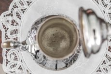 画像10: シルバープレート　ヴィクトリア時代後期　スクロールのハンドエングレービング　コーヒーポット (10)