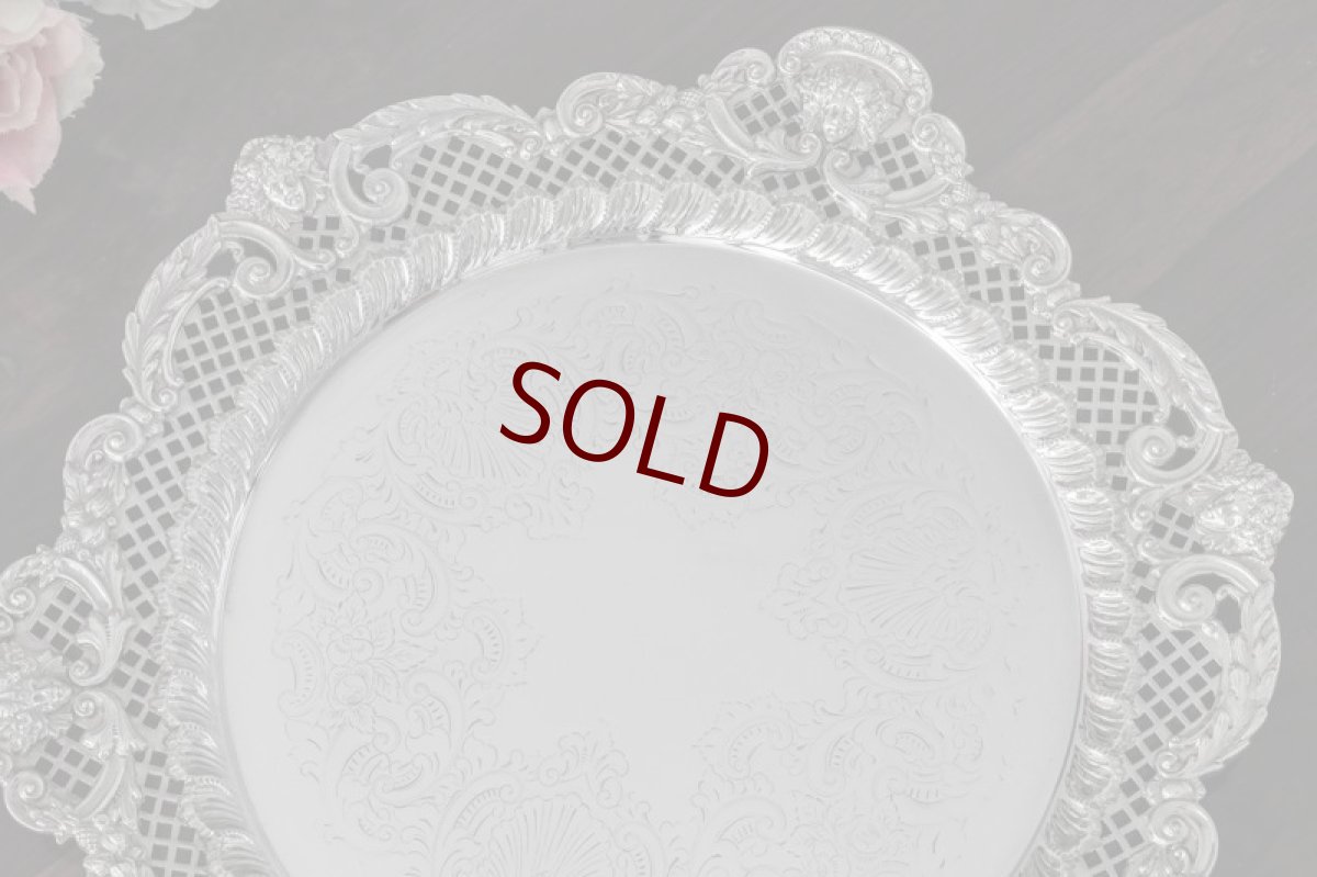 画像2: シルバープレート　ヴィクトリア時代中期　手作り鋳金細工透かしボーダー　ハンドエングレービング　サルヴァ (2)