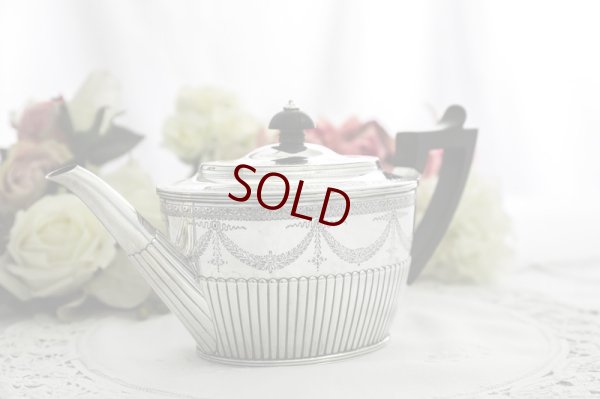 画像3:  純銀製（925）　1884年　クイーンアンスタイル　バチェラーサイズティーポット 