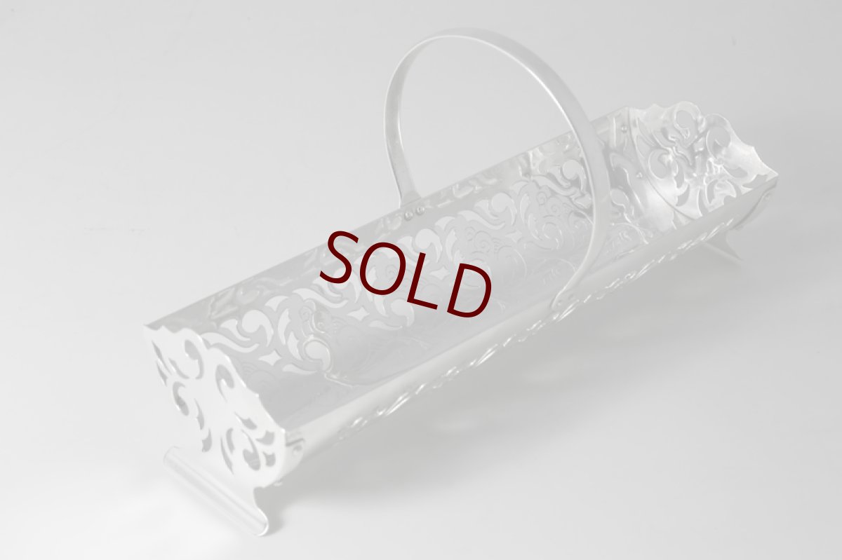 画像3: シルバープレート　ヴィンテージ　打ち出し彫刻と透かし細工　ビスケットトレイ  (3)