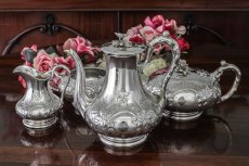 画像1: シルバープレート　ヴィクトリアン　お花の摘み、樹葉の彫刻が華麗な ティーコーヒー4点セット  (1)