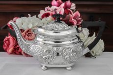 画像3: 純銀（925）1902年　ロココ調スクロールとお花の打ち出し バチェラーサイズ　ティーセット (3)