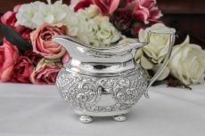 画像9: 純銀（925）1902年　ロココ調スクロールとお花の打ち出し バチェラーサイズ　ティーセット (9)