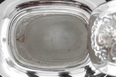 画像12: シルバープレート　1900年前後　ヴィクトリアンロココ　スクロールとお花の打ち出し　ティーコーヒー4点セット (12)