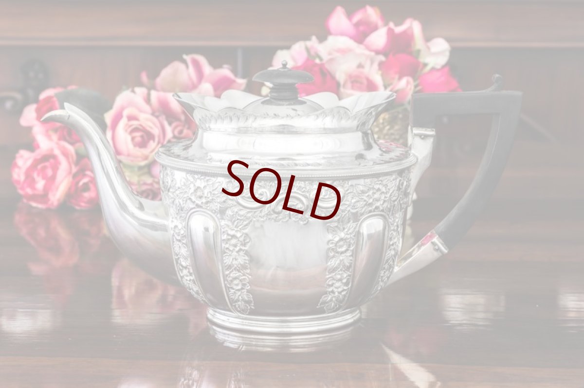 画像2: シルバープレート　ヴィクトリア時代後期　フリルの縁取り　お花の彫刻　ティー3点セット (2)