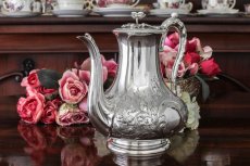 画像5: シルバープレート　ヴィクトリアン　お花の摘み、樹葉の彫刻が華麗な ティーコーヒー4点セット  (5)