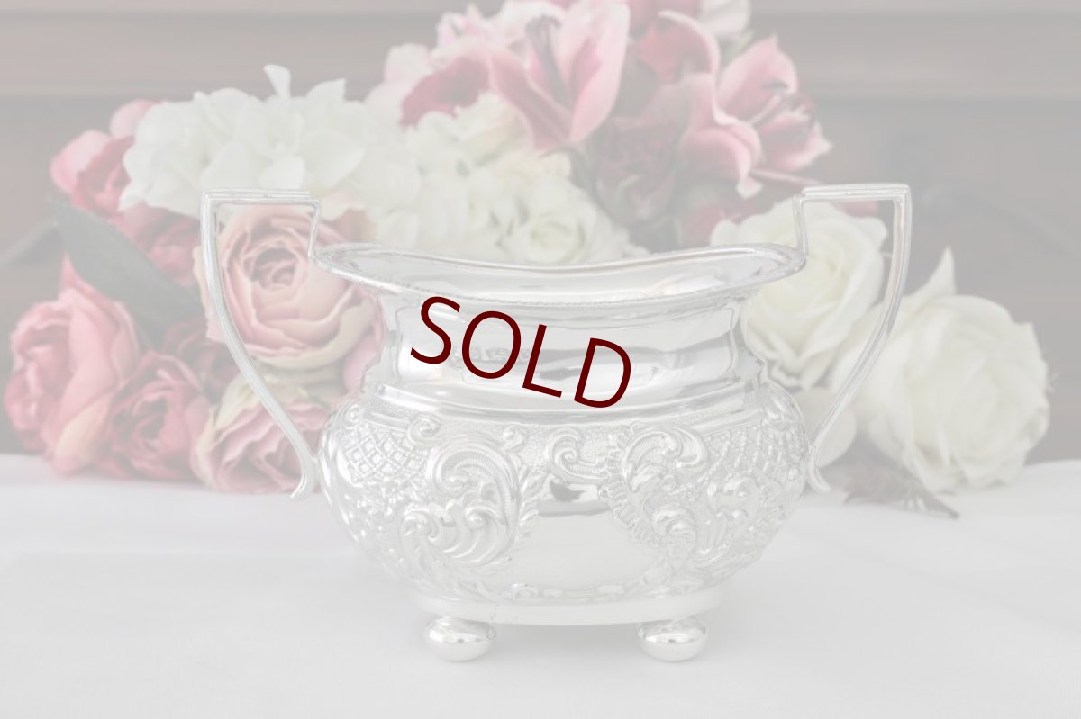 画像8: 純銀（925）1902年　ロココ調スクロールとお花の打ち出し バチェラーサイズ　ティーセット (8)