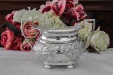 画像8: 純銀（925）1902年　ロココ調スクロールとお花の打ち出し バチェラーサイズ　ティーセット (8)