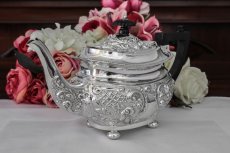 画像6: 純銀（925）1902年　ロココ調スクロールとお花の打ち出し バチェラーサイズ　ティーセット (6)