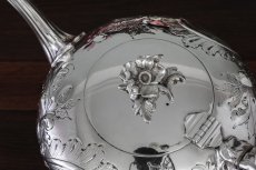 画像13: シルバープレート　ヴィクトリアン　お花の摘み、樹葉の彫刻が華麗な ティーコーヒー4点セット  (13)